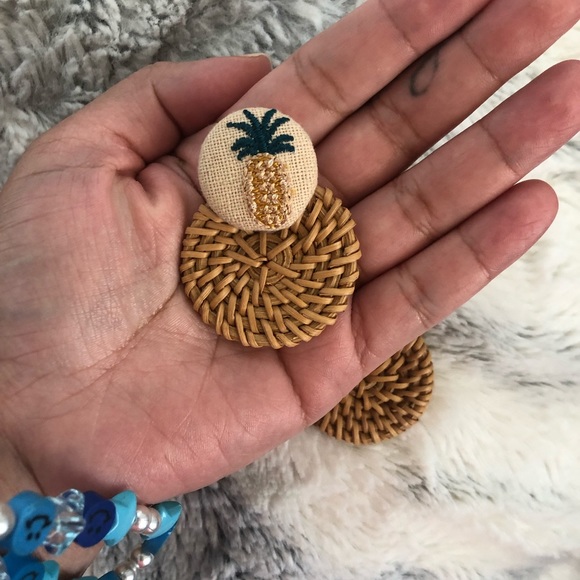 Cute pineapple earrings. 🍍 - Picture 3 of 3